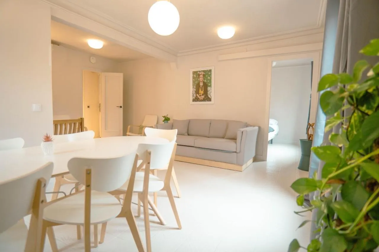 Apartahotel Ideal Ramblas Apartments Barcelona